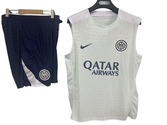 Conjunto de Entrenamiento Inter de Milán 2025/26 Conjunto de Entrenamiento Inter de Milán 2025/26