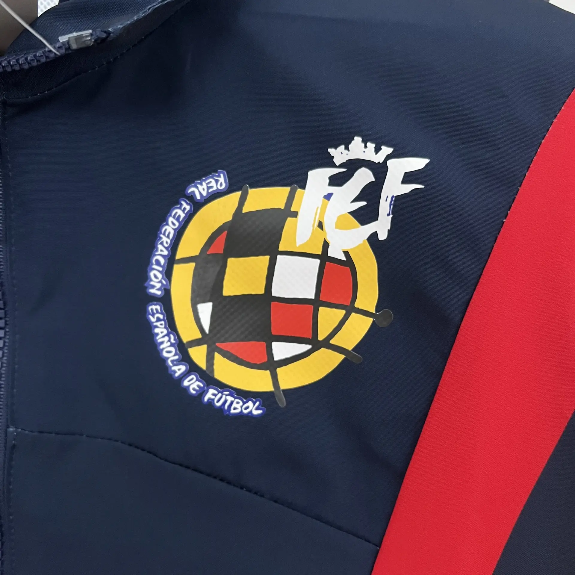 Chaqueta Retro Selección España Eurocopa 2024 | Marino Chaqueta Retro Selección España Eurocopa 2024 | Marino - Imagen 4