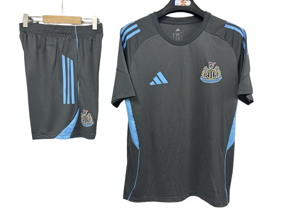 Conjunto de Entrenamiento Newcastle United Football Club 2025/26 Conjunto de Entrenamiento Newcastle United Football Club 2025/26