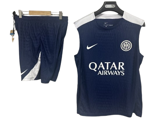 Conjunto de Entrenamiento Inter de Milán 2025/26 Conjunto de Entrenamiento Inter de Milán 2025/26